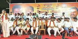 தவெக பொதுக் கூட்டத்தில் நல உதவிகள்: அமைச்சா் வழங்கினாா்