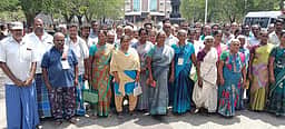 நாமக்கல்லில் சாலையோர கடைகள் ஆக்கிரமிப்பு: ஆட்சியா் அலுவலகத்திற்கு திரண்டு வந்த வியாபாரிகள்!