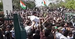 கரப்பான்பூச்சி மக்கள் கட்சித் தலைவர் மீது தாக்குதல்!