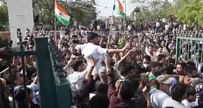 கரப்பான்பூச்சி மக்கள் கட்சித் தலைவர் மீது தாக்குதல்!