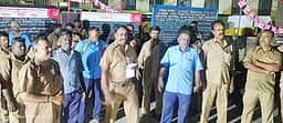 30 இடங்களில் பேருந்து பணியாளா்கள் போராட்டம்