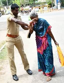புதுகை ஆட்சியரக வளாகத்தில்
மூதாட்டி தீக்குளிக்க முயற்சி