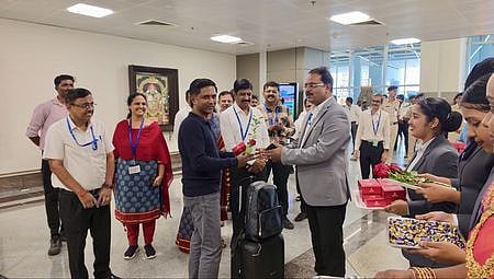 திருச்சி பன்னாட்டு விமான நிலையத்தில் திங்கள்கிழமை நடைபெற்ற பயணிகள் நல தின கொண்டாட்டம்...