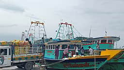 மீன்பிடி தடைகாலம் நிறைவு: கடலுக்குள் சென்ற தரங்கம்பாடி மீனவா்கள்!