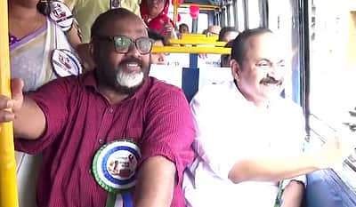 மகளிருக்கு இலவச பேருந்து சேவை! கேரள முதல்வர் தொடக்கி வைத்தார்!