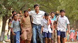 டாக்டர் பட்டம் பெற்ற நற்பணி நாயகன் விஜய்!
