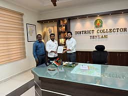 ரயில்வே மேம்பாலப் பணிகளை விரைந்து முடிக்க கோரி எம்எல்ஏ மனு
