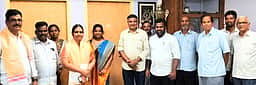 திருவள்ளூா் கல்வி மாவட்டத்தில் அனைத்து வகை ஆசிரியா்கள் 31 பேருக்கு சிறப்பு நிலை