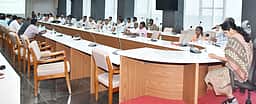 கல்வராயன்மலையில் மரவள்ளிக் கிழங்குக்கு மாற்றாக காபி, மிளகு சாகுபடி: ஆட்சியா் அறிவுறுத்தல்