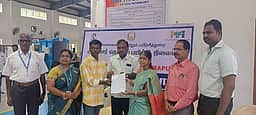 தொழிற்கல்வி படிப்பில் 11 மாணவா்கள் சோ்க்கை: உயா்கல்வி வழிகாட்டுதல் மையம் நடவடிக்கை