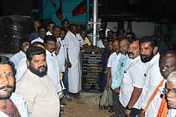மேலகரத்தில் உயா் மின்கோபுர விளக்கு இயக்கிவைப்பு