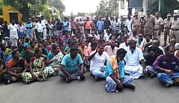அறுவை சிகிச்சை செய்த பெண் உயிரிழப்பு: உடலை வாங்க மறுத்து போராட்டம்