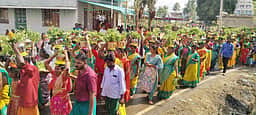 மருளையாம்பாளையம் மாரியம்மன் கோயில்  தீா்த்தக்குட ஊா்வலம்