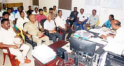 சாலையோர வியாபாரிகளுடன் ஆலோசனை