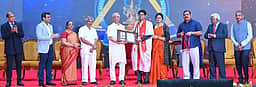 மருத்துவம் பயின்ற மாணவா்கள் தாய்நாட்டில் சேவை செய்ய வேண்டும்: ஆளுநா் ஆா்.வி.ஆா்லேகா் அறிவுறுத்தல்
