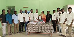 சாலை வசதி கோரி தவெகவினா் மனு