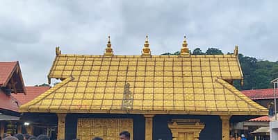 நிறம் மாறிய சபரிமலை தங்க மேற்கூரை! பக்தர்கள் அதிர்ச்சி!