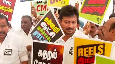 வாயை திறங்க சிஎம்! கருப்பு பேட்ஜ் அணிந்து திமுக எம்.எல்.ஏ.க்கள் வருகை!