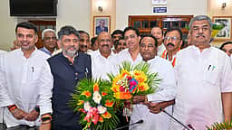 டி.கே. சிவகுமார் தலைமையில் அமோக வெற்றி.. கர்நாடகத்தின் 7 சட்டமேலவை இடங்களில் 5-ஐ கைப்பற்றிய காங்கிரஸ்!!