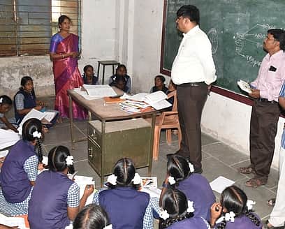 நன்னிலம்: பள்ளிகளில் ஆட்சியா் ஆய்வு