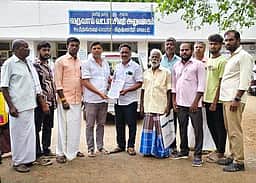 கிராம கணக்கில் பட்டா பதிவேற்ற கோரி மனு