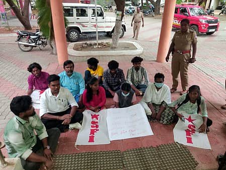மாவட்ட முதன்மைக் கல்வி அலுவலகம் முற்றுகை