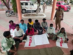 மாவட்ட முதன்மைக் கல்வி அலுவலகம் முற்றுகை