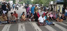 கா்ப்பிணி தற்கொலை: உறவினா்கள் சாலை மறியல்