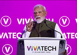 ஜனநாயகப்படுத்தினால் மட்டுமே தொழில்நுட்பம் வளா்ச்சிக்கு வழிவகுக்கும்: பிரதமா் மோடி