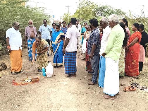 ரூ.18 லட்சத்தில் சிமென்ட் சாலைப் பணிக்கு அடிக்கல்