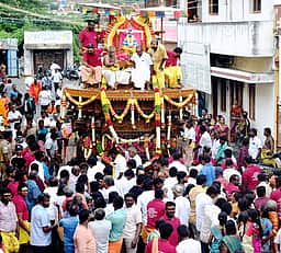 சங்ககிரியில் சோமேஸ்வரா் கோயில் புதிய தோ் வெள்ளோட்டம்
