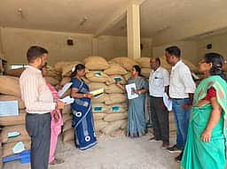 செங்கல்பட்டு: விதை ஆய்வுக் குழுவினா் கடைகளில் சோதனை