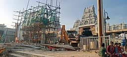 திருச்செந்தூா் கோயில் முன்பிருந்த காவல் நிலைய கட்டடம் அகற்றம்