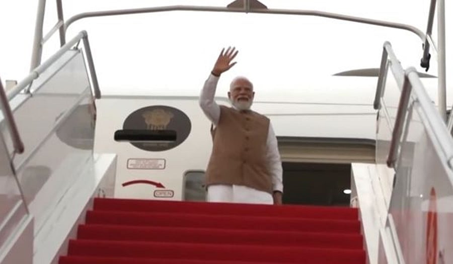 பிரான்ஸ், ஸ்லோவாக்கியா பயணத்திற்குப் பிறகு நாடு திரும்பினார் பிரதமர் மோடி!