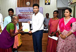 திருப்பத்தூரில் 74 பேருக்கு இலவச வீட்டுமனைப்பட்டா