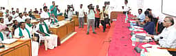 நெல் கொள்முதல் நிலையங்களில் போதுமான வசதிகள் செய்துத் தர வேண்டும்: புதுகை விவசாயிகள் வலியுறுத்தல்