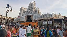 திருச்செந்தூர் கோயிலில் செல்போன் பயன்படுத்த ஜூலை 1 முதல் தடை!