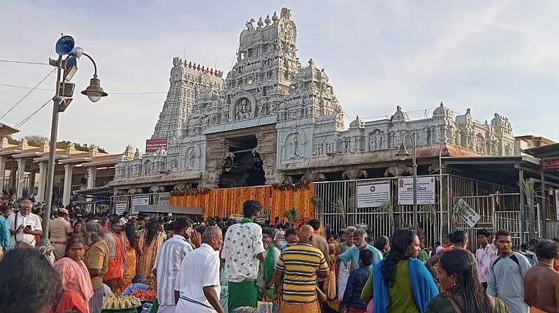 Complete ban on carrying mobile phones inside the Thiruchendur Murugan Temple