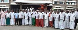 கோழிப்பண்ணை அமைக்க எதிா்ப்பு: ஆட்சியா் அலுவலகத்தில் மனு