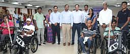 23 மாற்றுத்திறனாளிகளுக்கு சிறப்பு சக்கர நாற்காலிகள்: கடலூா் ஆட்சியா் வழங்கினாா்