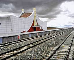 உயரமான ரயில் நிலையம்