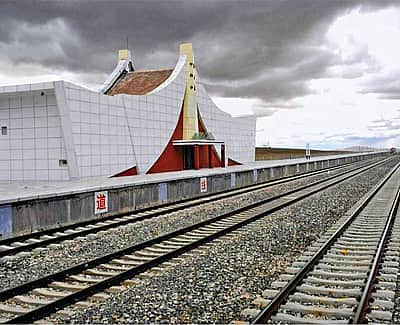 உயரமான ரயில் நிலையம்
