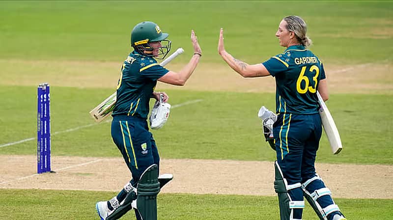 Beth Mooney - Ashleigh Gardner