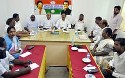 புதுச்சேரியில் காங்கிரஸ்-தவெக இணைந்து கூட்டணி முடிவை எடுக்க வேண்டும்! கிரிஷ் சோடங்கா்