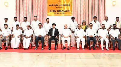தமிழக அமைச்சா்களின் கைப்பேசி எண்கள், இமெயில் முகவரிகள் வெளியீடு