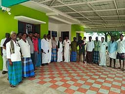 பயிா்களை சேதப்படுத்தும் காட்டு யானைகளை கட்டுப்படுத்த வலியுறுத்தி வனத் துறை அலுவலகத்தை விவசாயிகள் முற்றுகை