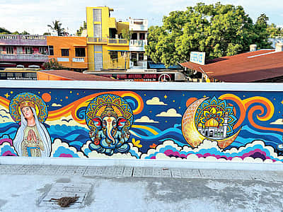 கண்ணைக் கவரும் சுவர் ஓவியங்கள்!