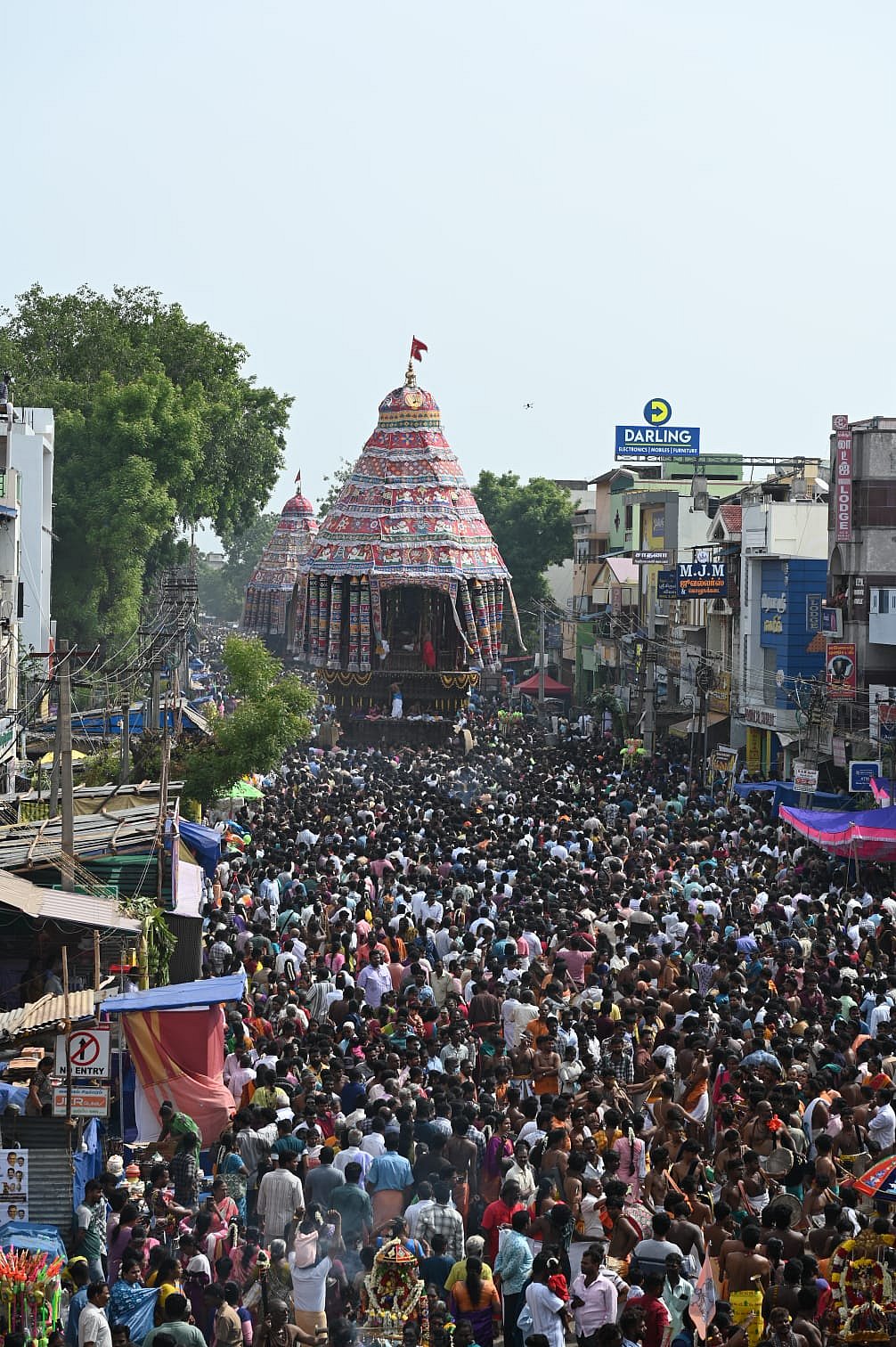 சிதம்பரத்தில் ஞாயிற்றுக்கிழமை நடைபெற்ற நடராஜர் கோயில் தேரோட்டம்