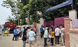 நீட் மறு தோ்வு: புதுச்சேரியில் 3,806 போ், கடலூரில் 3,592 போ் எழுதினா்