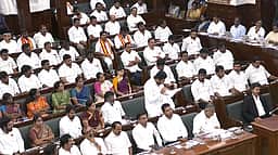 பேரவையில் திமுக, அதிமுக எம்எல்ஏக்கள் அமளி! அதிமுகவினர் வெளிநடப்பு!